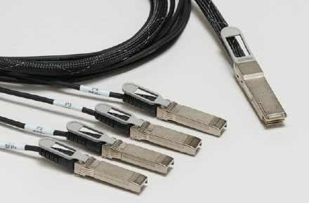 TE Connectivity SFP28/QSFP28銅ケーブルアセンブリ