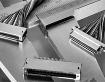 TE Connectivityナノミニチュア DUALOBE® （シュラウド）コネクタ